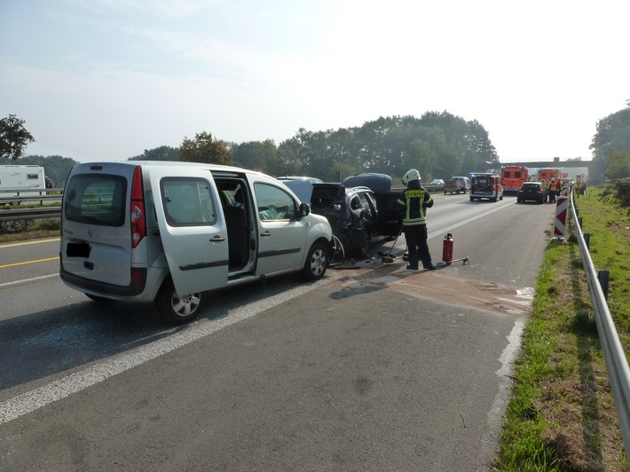 FW Dinslaken: Verkehrsunfall BAB 3 mit 9 Verletzten Personen