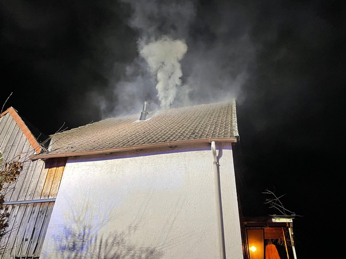 FW Horn-Bad Meinberg: Kaminbrand am Freitag Abend mit starker Verrauchung des Gebäudes