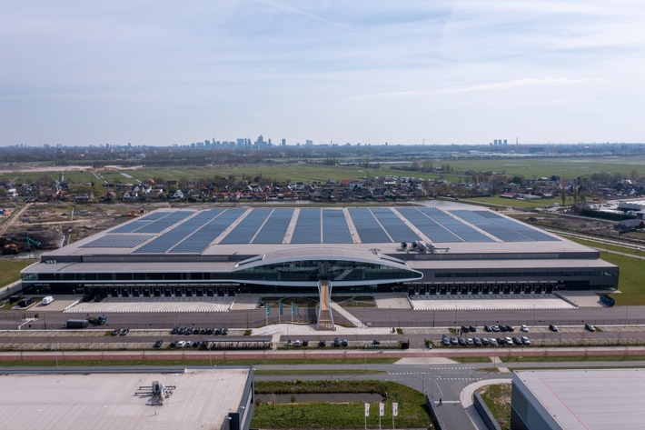 Solar_Panel_LKQ_Logistics_Center_NL.jpg