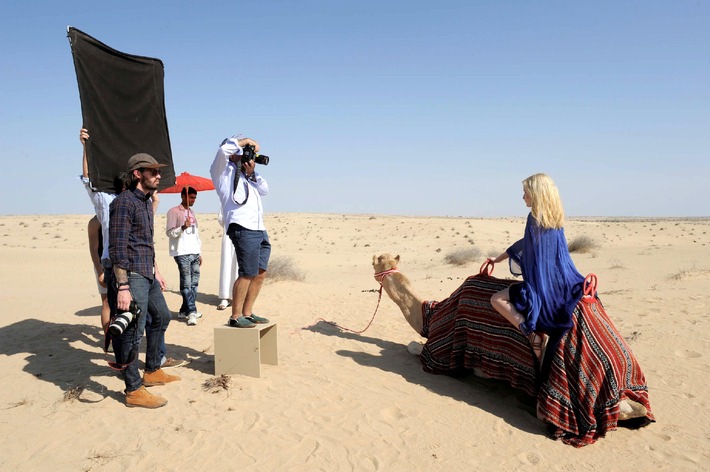 Heidi Klum schickt ihre Mädchen auf High Heels in die Wüste (BILD)