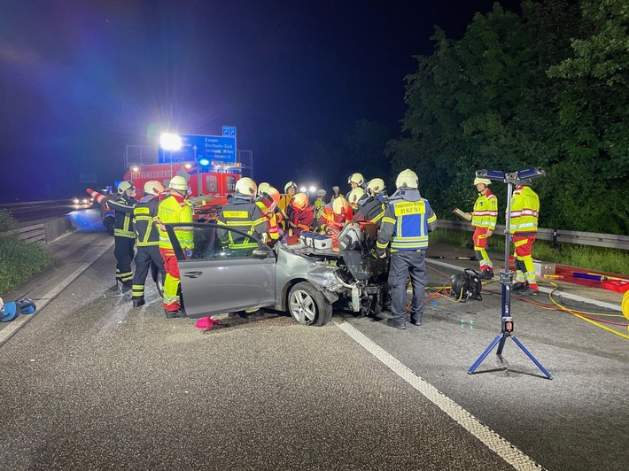 FW Witten: Verkehrsunfall auf der A 43 mit vier Verletzten.