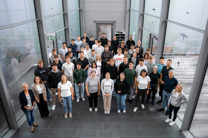 50 neue Auszubildende und Studierende starten bei OPTIMA in Schwäbisch Hall
