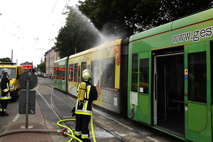 FW-E: Kabelbrand in Straßenbahn auf der Linie 105, keine Verletzten