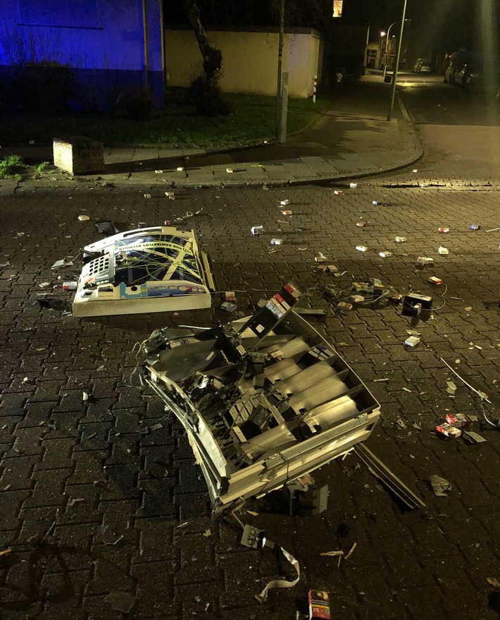 POL-BO: Zigarettenautomat gesprengt - Polizei fahndet nach Täterduo