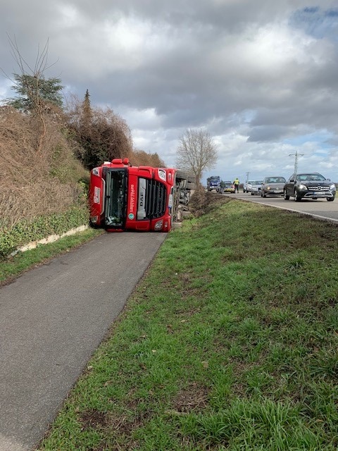 POL-PDLD: Verkehrsunfall mit Sattelzug Hochstadt, B272 in Richtung Essingen Freitag, 29.01.2021, 13:00 Uhr