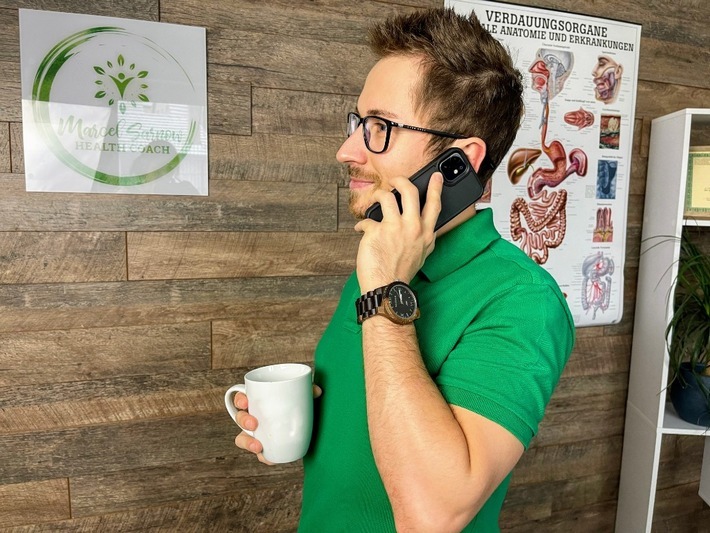 Der Gesundheitscoach Marcel Sarnow verhilft Klienten mit beträchtlichem Gelingen zu mehr Lebensqualität trotz einer Autoimmunerkrankung mit Empfehlungen aus dem Alltag für den Alltag. / Weiterer Text über ots und www.presseportal.de/nr/152841 / Die Verwendung dieses Bildes ist für redaktionelle Zwecke unter Beachtung ggf. genannter Nutzungsbedingungen honorarfrei. Veröffentlichung bitte mit Bildrechte-Hinweis.