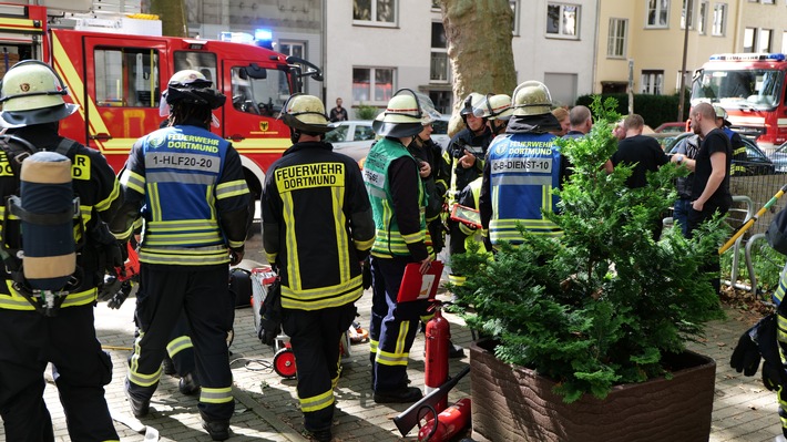 FW-DO: Brandmelder in der Fachhochschule - Elektrobrand im Untergeschoss