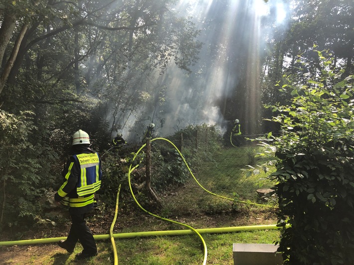 FW-EN: Waldbrand Scharlicker-Straße