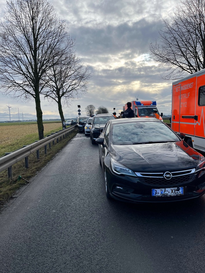 POL-AC: Unfall auf der B57 - Mehrere Fahrzeuge beteiligt