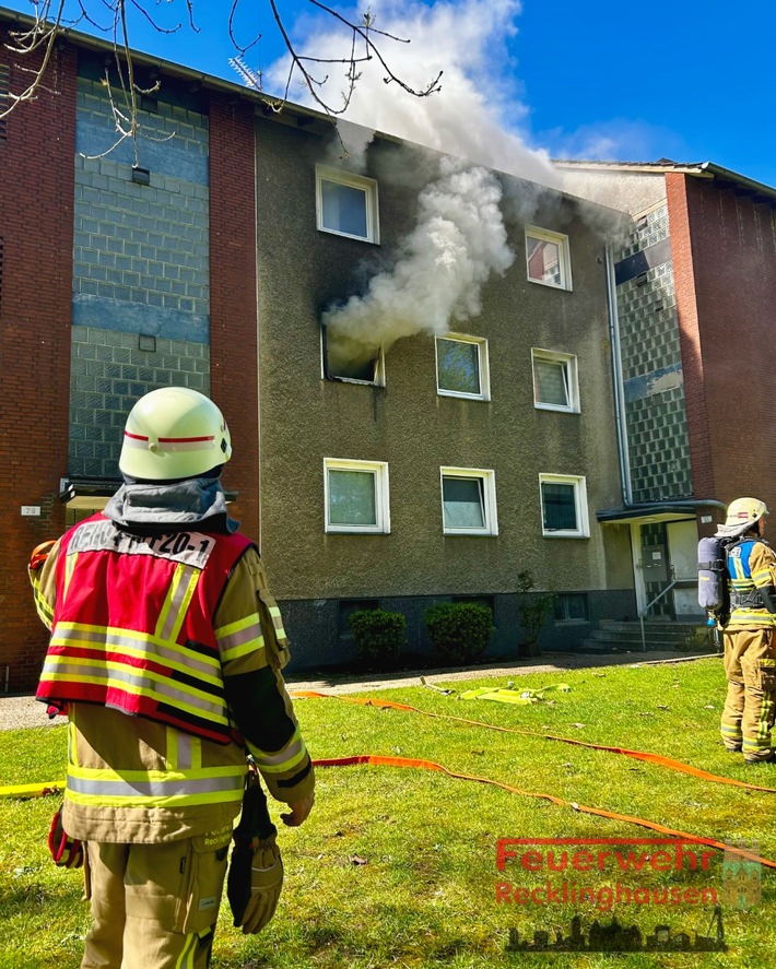FW-RE: Wohnungsbrand - keine Verletzten - Gebäude vorerst nicht mehr bewohnbar