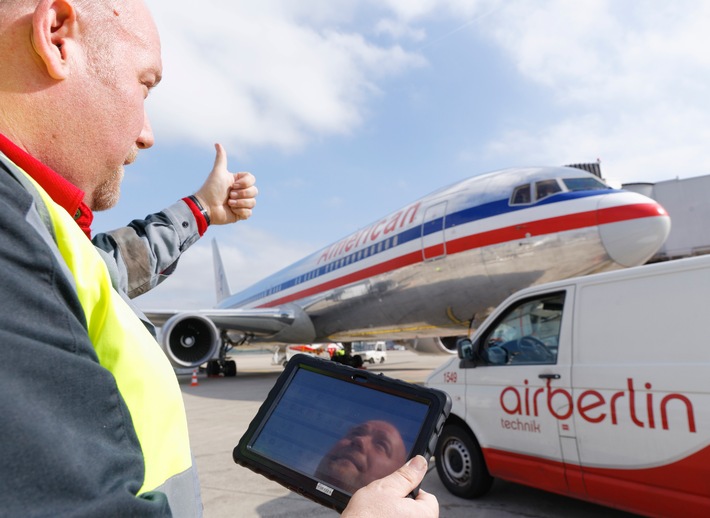 airberlin technik heißt American Airlines als neuen Kunden in Düsseldorf willkommen (BILD)