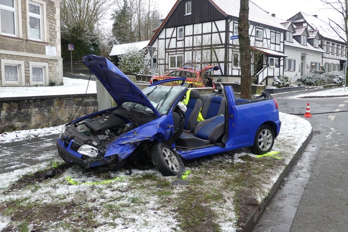 FW-DT: Verkehrsunfall mit zwei verletzten Personen