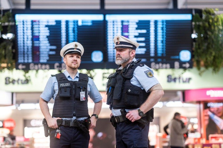 BPOL NRW: Bundespolizei am Flughafen Köln/Bonn: Ehemaliger Personenschützer mit scharfer Patrone im Handgepäck