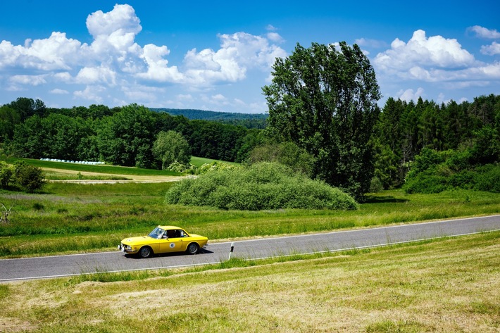 Kurven, Kultur und Kulinarik: Neue ADAC Liebhaber-Touren durch Hessen und Thüringen