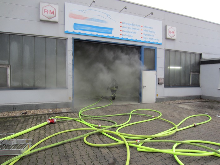 FW-MH: Brand in Lackierkabine
/Zwei verletzte Personen