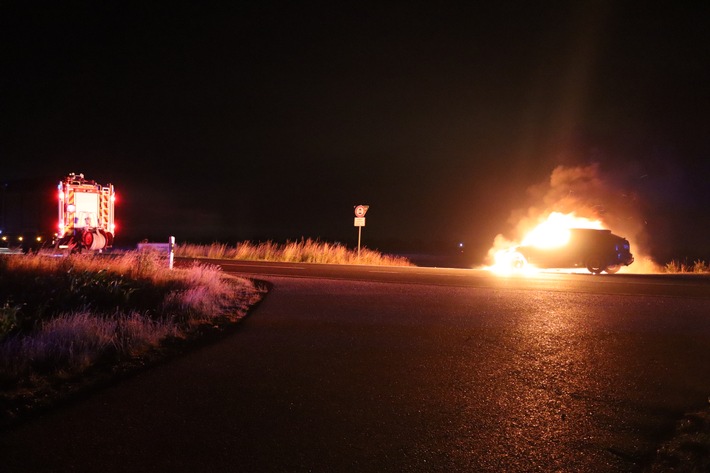 FW Gangelt: Pkw-Brand auf der Kreisstraße 3