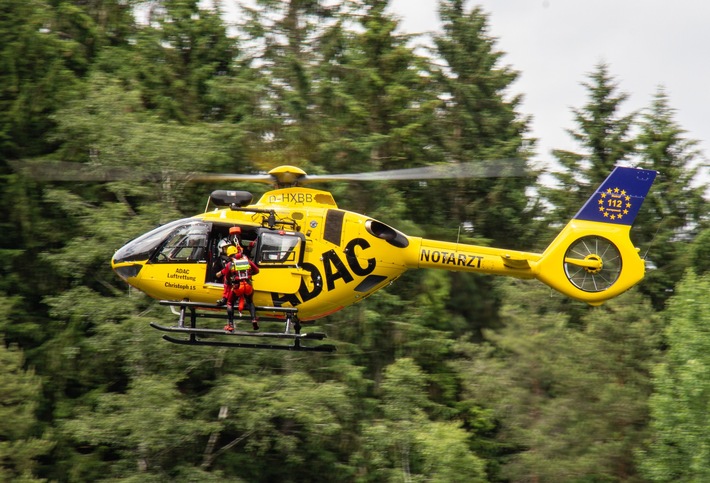 ADAC Luftrettung aus Straubing trainiert mit Winde