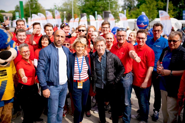 RID-Weltrekord bei "walk4help" in Braunschweig - Teilnehmer erzielen Gesamtdistanz von 52.482 km - Paten Peter Maffay, Uschi Glas und Arthur Abraham erfreut über Spendensumme