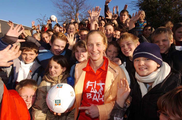 "Fit am Ball": Olympiasiegerin Marion Rodewald startet Schulsport-Förderung in Nordrhein-Westfalen