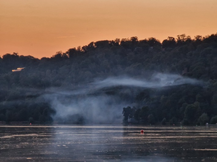 FW-E: Waldbrand unterhalb der &quot;Korte Klippe&quot; in Essen sorgt für Großeinsatz