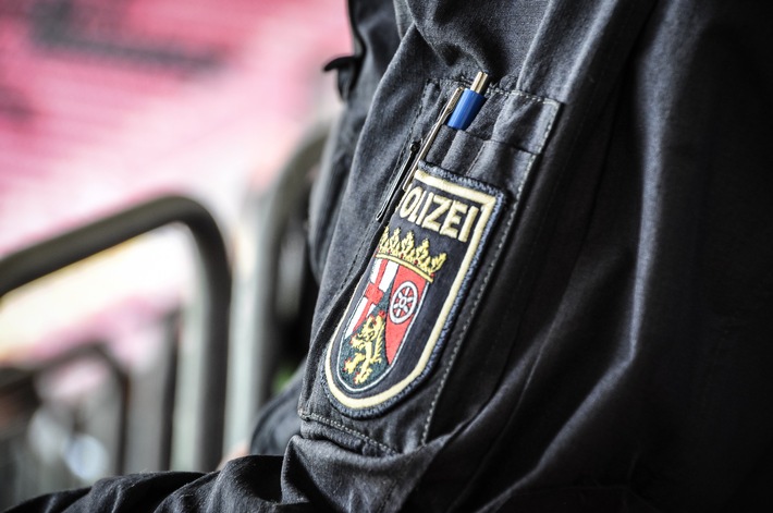 POL-PPWP: 1. FC Kaiserslautern - Würzburger Kickers
Polizeikräfte nach Spielende gefordert