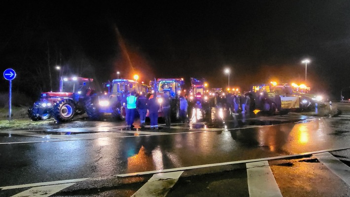 POL-CUX: Demonstration am BAB Kreisel in Cuxhaven beendet (Lichtbild in der Anlage)