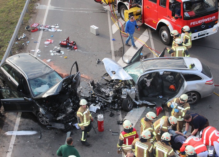 POL-PPWP: Tödlicher Verkehrsunfall,  zwei weitere Personen schwer verletzt