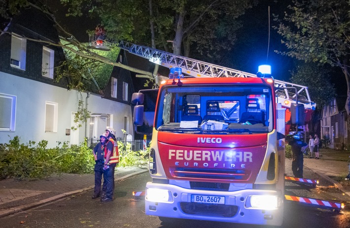 FW-BO: Kurzes aber heftiges Gewitter über Wattenscheid - Feuerwehr zählt 16 Unwettereinsätze am Samstagabend