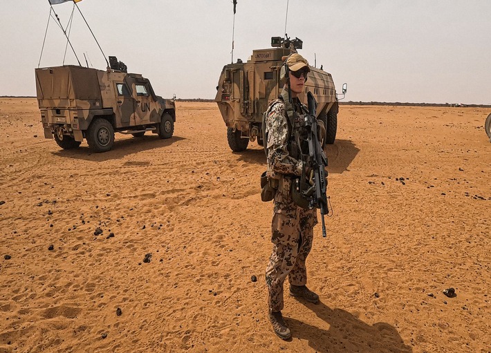 "Einsatzbefehl Mali": NDR begleitete exklusiv norddeutsche Soldaten bei ihrem Einsatz - vierteilige Doku-Serie, Dokumentation mit u. a. Boris Pistorius, Podcast "Streitkräfte und Strategien"
