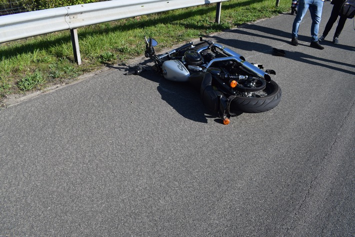 POL-PDKL: A62/Kusel, Kleintransporter prallt beim Überholen auf Motorrad