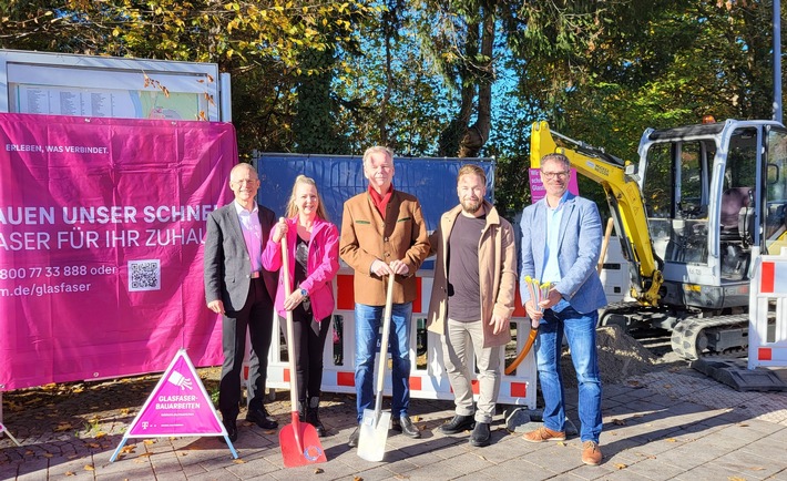 Telekom startet Glasfaserausbau in Grünwald