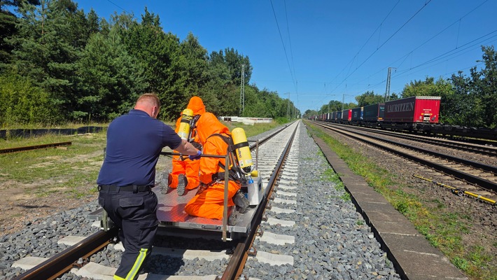 FW Celle: Gefahrstoffaustritt aus Güterzug in Celle - 2. Lagemeldung!