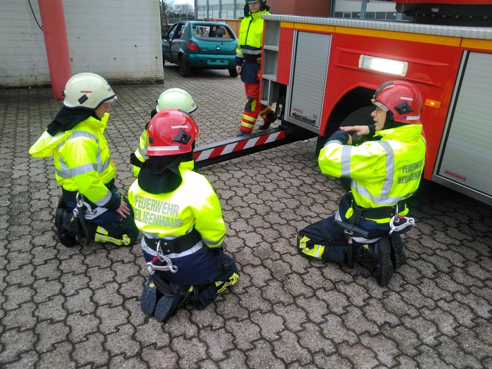 FW-Heiligenhaus: Feuerwehr übt wieder praktisch. (Meldung 08/2021)