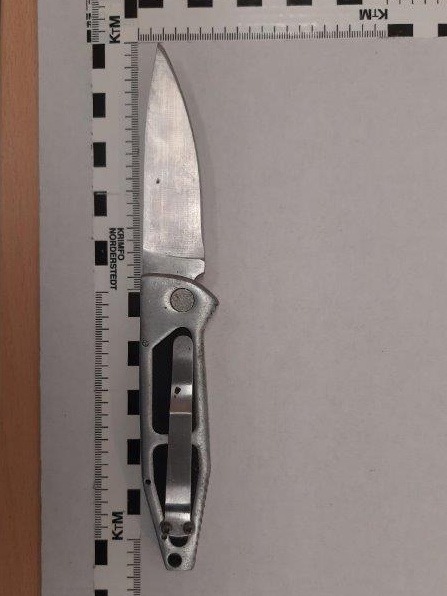 BPOL-H: Bundespolizei Flughafen Hannover: 76-jähriger vergisst Springmesser im Handgepäck