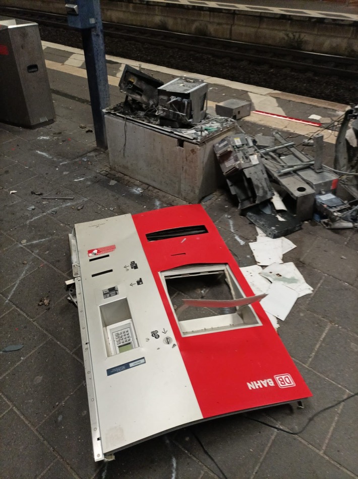 POL-WOB: Fahrkartenautomaten gesprengt - Zeugen gesucht