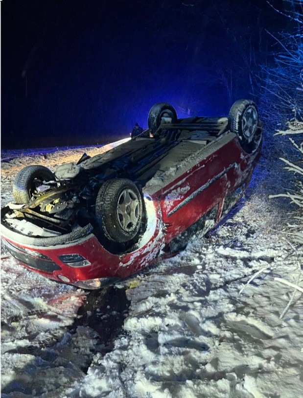 POL-BI: Überschlagener PKW - zwei Verletzte