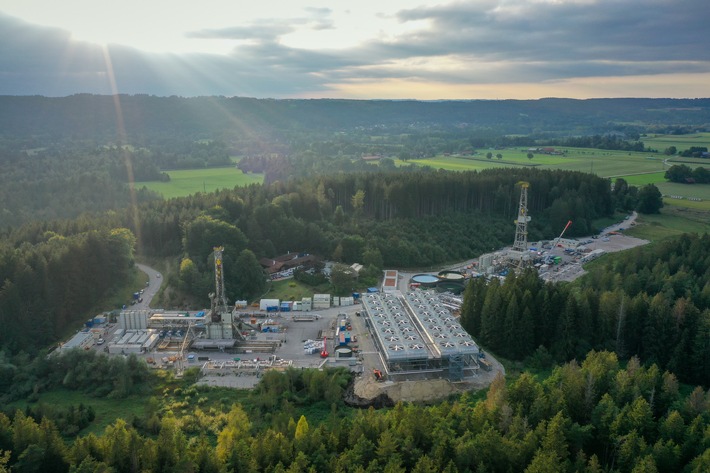 Eavor nimmt Stromproduktion am Standort Geretsried auf / Revolutionäres Projekt markiert den Beginn einer neuen Ära der Geothermie