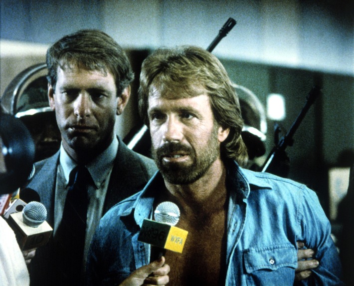 &quot;Til Schweiger kann nicht sprechen&quot; - Chuck Norris&#039; Synchronsprecher im Interview mit TELE 5