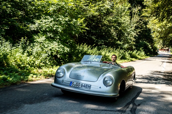 La première présentation de la Porsche 356/1 Roadster et le premier compte-rendu de presse