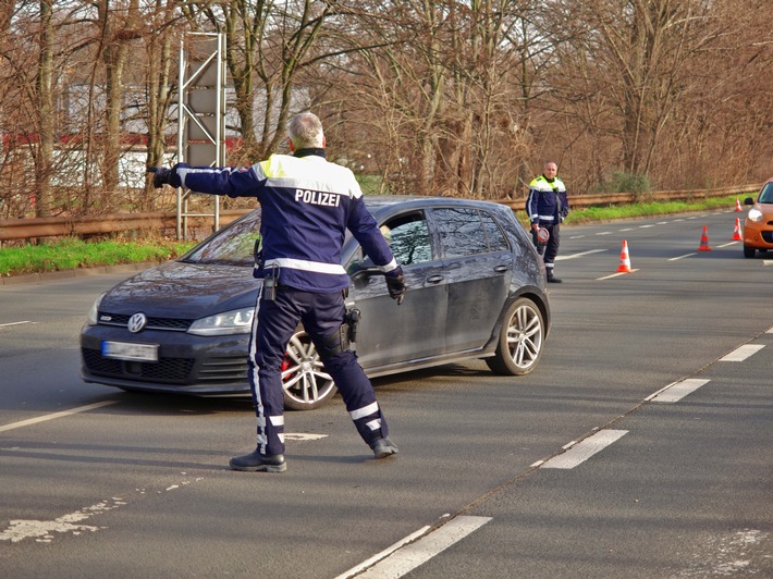 POL-DU: Marxloh: Drogen im Straßenverkehr - Polizei kontrolliert rund 150 Fahrzeuge