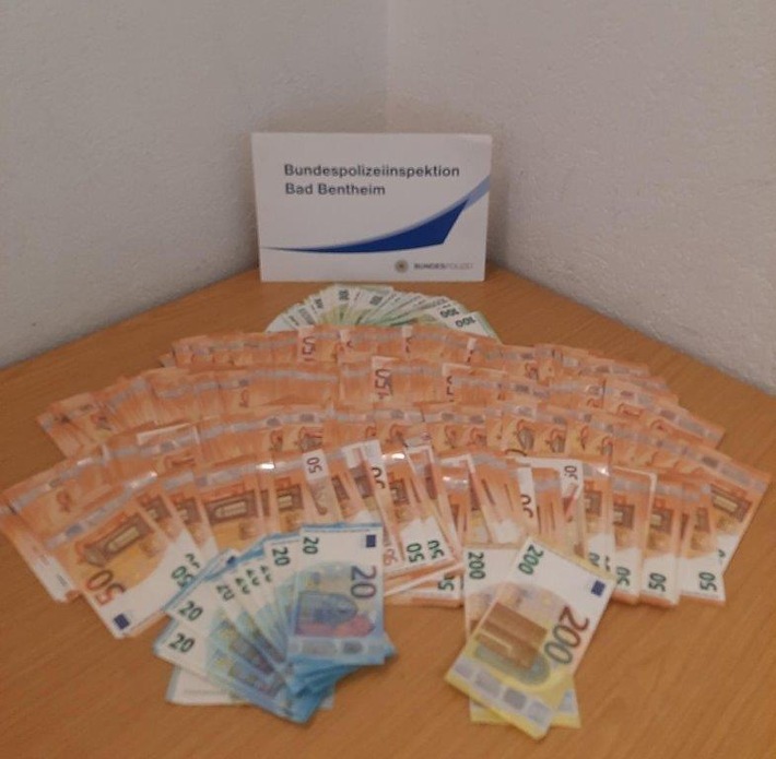 BPOL-BadBentheim: 24.000 Euro im Einkaufsbeutel / Clearingverfahren wegen Verdachts der Geldwäsche eingeleitet