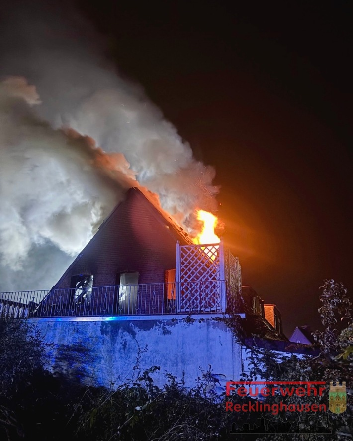 FW-RE: Massiver Wohnungsbrand - eine schwerstverletzte Person durch Kräfte der Feuerwehr gerettet