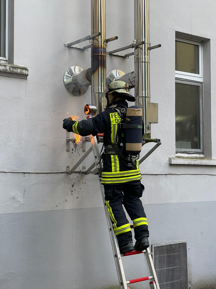 FW-DO: Kaminbrand bei Kaffee-Rösterei