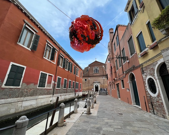 Einmalige Kunst-Experience an der Arte Venezia: Sarah Montani und Michaela Litzka begeistern mit Kunst-Innovation