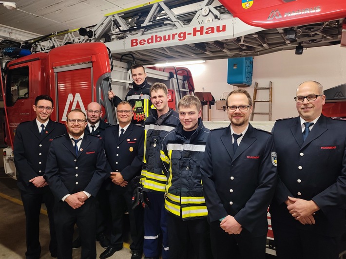 FW-KLE: Freiwillige Feuerwehr Bedburg-Hau bekommt Nachwuchs/ Mitglieder der Jugendfeuerwehr wechseln in die aktive Wehr