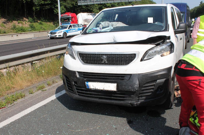 POL-VDKO: Verkehrsunfall mit einem Schwerverletzten