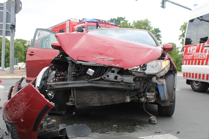 POL-DN: Verkehrsunfall mit zwei Schwerverletzen
