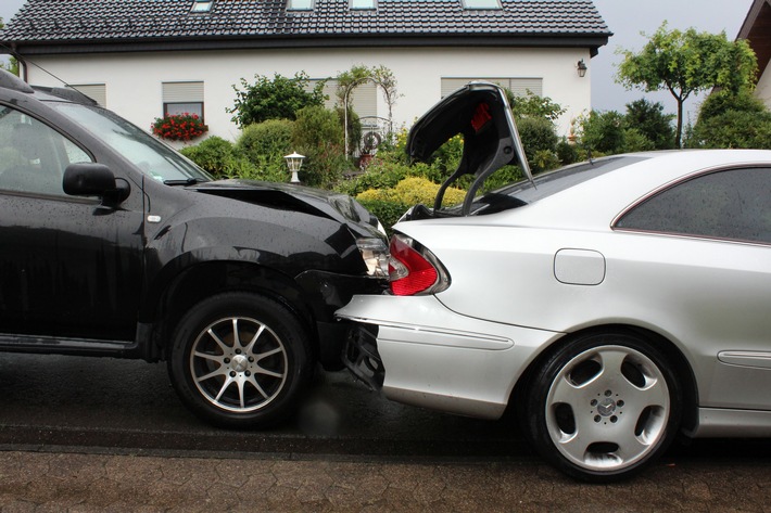 POL-OE: Verkehrsunfall mit zwei Verletzten
