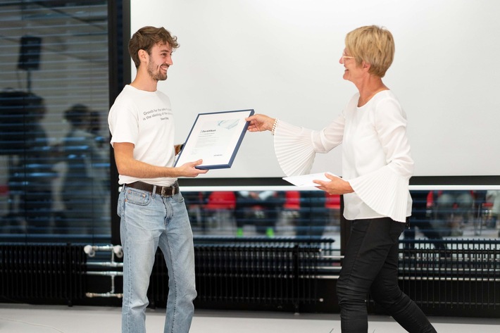 BFH-Absolvent gewinnt regionalen Siemens Excellence Award