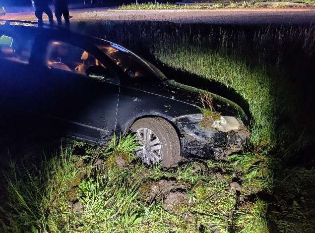 POL-WHV: Gefährdung des Straßenverkehrs in Wilhelmshaven - Alkoholisierter Pkw-Fahrer übersieht Kreisverkehr und verunfallt in Graben